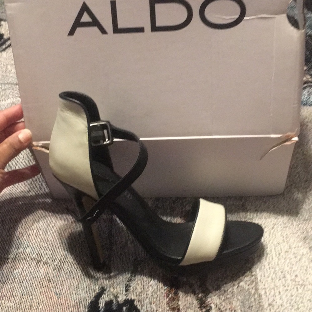 Very seductive heels from Aldo.